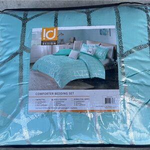 BRAND NEW Full size comforter set